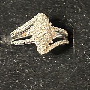 10k ladies White gold diamond ring